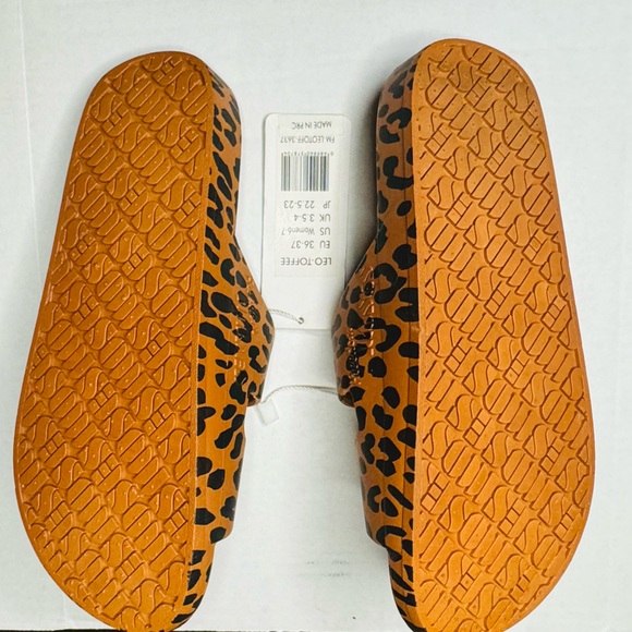 NWT Freedom Moses Leo Toffee Womens Leopard
Slip On Slide Sandals size 6-7 - Picture 8 of 9